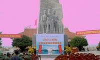 KODAM V meletakkan bokor hio di Patung monumen regu Hoang Sa