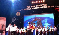 Kota Ho Chi Minh memberikan bantuan sebanyak VND 22 miliar kepada kaum nelayan di kepulauan Truong Sa