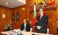 Deputi PM Nguyen Thien Nhan melakukan kunjungan resmi di Bulgaria