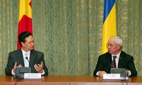 Pimpinan Partai, Negara dan Pemerintah Vietnam melakukan pembicaraan dengan PM Ukraina Mykola Azarov