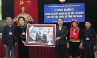 Front Tanah Air Vietnam menerima delegasi etnis-etnis minoritas provinsi Cao Bang