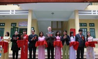 Perusahaan Boeing memberikan bantuan untuk pembangunan sekolahan di Vietnam