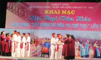 Pembukaan Festival menyanyi lagu rakyat Xoan dan lagu rakyat Phu Tho