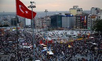 Demonstrasi di Turki: bunyi lonceng peringatan
