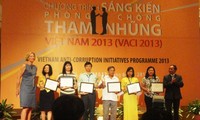Penyampaian hadiah kepada gagasan-gagasan tentang pencegahan dan pemberantasan korupsi Vietnam 2013