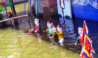 Wayang golek air kecamatan Hong Phong yang khas