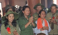 Mega upacara memanjatkan doa buat arwah para pahlawan yang gugur yang adalah pemuda pembidas di provinsi Nghe An