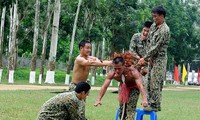 Pasukan Anti Terorisme Vietnam melakukan latihan