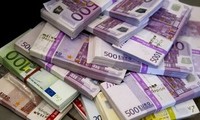 Yunani menerobos pagar terakhir untuk mendapat pencairan uang bantuan sebanyak Euro 4 miliar