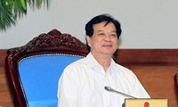 PM Nguyen Tan Dung memeriksa pelaksanaan Resolusi Sidang Pleno ke-4 di kota Ho Chi Minh