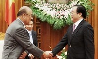 Deputi PM Hoang Trung Hai menerima Gubernur provinsi Nara (Jepang)