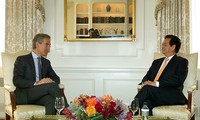 PM Nguyen Tan Dung melakukan kontak bilateral dengan PM Moldova