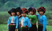 Busana wanita etnis minoritas Thai yang mengesankan