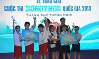 13 tim Vietnam berpartisipasi pada kontes Robotics Internasional 2013