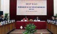 Jumpa pers memperkenalkan Forum mitra perkembangan Vietnam