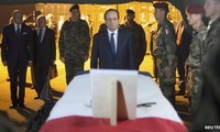 Presiden Perancis, Francois Hollande tiba di Afrika Tengah