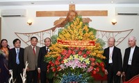 Deputi PM Vietnam, Nguyen Xuan Phuc menyampaikan ucapan selamat kepada warga kristiani di wilayah provinsi gerajani Xuan Loc, provinsi Dong Nai