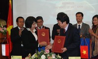 VOV dan RRI menanda-tangani permufakatan kerjasama bilateral