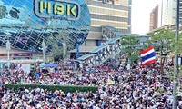 Thailand: para demonstran memblokir jalan-jalan di ibukota