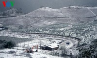 Salju turun di daerah pegunungan Vietnam Utara