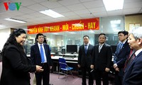 Wakil Ketua MN Tong Thi Phong mengunjungi VOV