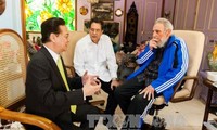 Media massa Kuba memuat foto tentang pertemuan antara PM Nguyen Tan Dung dengan Pemimpin Fidel Castro