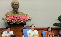 Deputi PM Vu Van Ninh memimpin konferensi online tentang pengentasan dari kemiskinan secara berkesinambungan