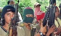 Pasukan pembangkang Filipina menangkap kira-kira 40 sandera