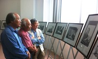 Pameran foto Dien Bien masa lampau dan masa kini dan beberapa gambar tentang Jenderal Vo Nguyen Giap