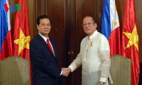 PM Vietnam Nguyen Tan Dung melakukan pembicaraan dengan Presiden Filipina