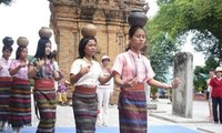 Mengembangkan dan mengkonservasikan kebudayaan Cham