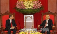 Sekjen Nguyen Phu Trong menerima Dubes Kerajaan Inggeris, Antony Stokes 