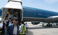 Kira-kira 100 pekerja Vietnam pulang kembali ke Tanah Air dari Libia