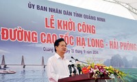 Pembukaan acara pencangkulan pertama untuk memulai pembangunan  proyek jalan tol Quang Ninh – Hai Phong