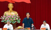 PM Nguyen Tan Dung melakukan temu kerja dengan pimpinan teras provinsi Yen Bai