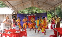 Warga etnis minoritas Khmer dengan gembira menyambut Hari Raya Sen Dolta