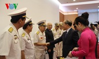 Ketua MN Nguyen Sinh Hung menerima para veteran perang armada kapal tidak bernomor