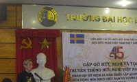 Pertemuan persahabatan untuk memperingati ultah ke-45 penggalangan hubungan diplomatik Vietnam – Swedia