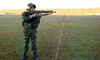 Acara pengibaran bendera turnamen menembak senapan militer dari tentara negara-negara ASEAN