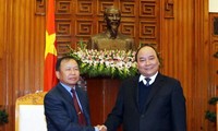 Deputi PM Nguyen Xuan Phuc menerima Badan Pengarahan Pusat urusan Pengembangan Pedesaan Laos