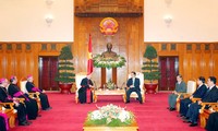 PM Vietnam menerima Menteri urusan Missionaris Takhta Suci Vatikan