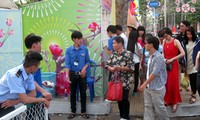 Semua tempat hiburan dan peristirahatan di daerah Nam Bo Timur menyerap kedatangan wisatawan domestik dan mancanegara