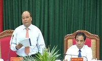Deputi PM Nguyen Xuan Phuc melakukan kunjungan kerja di provinsi Tuyen Quang
