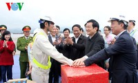 Presiden Truong Tan Sang menginspeksi proyek pelabuhan pintu gerbang internasional Hai Phong
