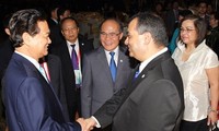 PM Nguyen Tan Dung memimpin resepsi kenegaraan untuk menghormat para peserta IPU-132