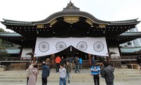 Republik Korea dan Tiongkok memberikan reaksi karena PM Jepang menyampaikan benda persembahyangan ke Kuil Yasukuni