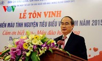 Memuliakan 100 pendonor darah tipikal Vietnam tahun 2015