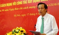  “Pers revolusioner Vietnam dengan pekerjaan pembangunan Partai”