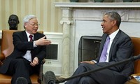 Sekjen KS PKV Nguyen Phu Trong melakukan pembicaraan dengan Presiden Barack Obama