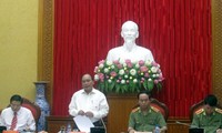 Deputi PM Nguyen Xuan Phuc melakukan temu kerja dengan Komite Partai Komunis dari Instansi Keamanan Publik Pusat